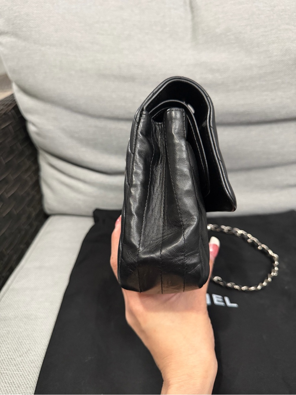 Chanel Black Chevron Quilted Leather Shoulder Bag medium double flap - Picture 4 of 11